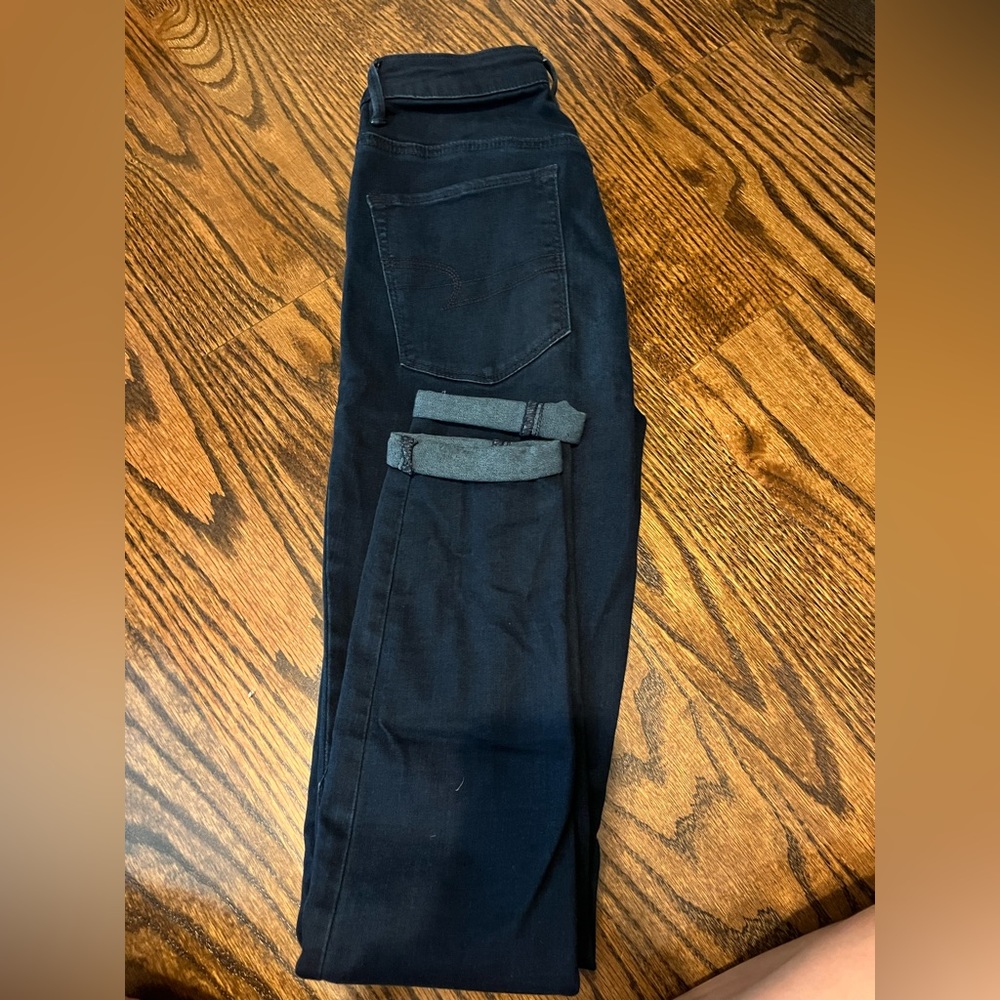 American eagle size 2 dark wash skinny Jean